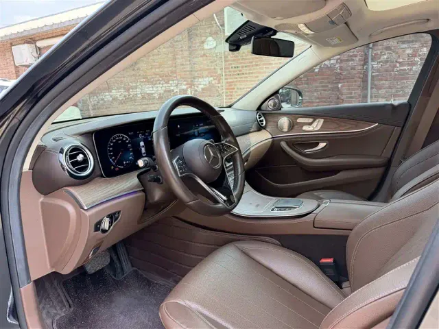 Mercedes-Benz E-Class — Фото автомобиля 8