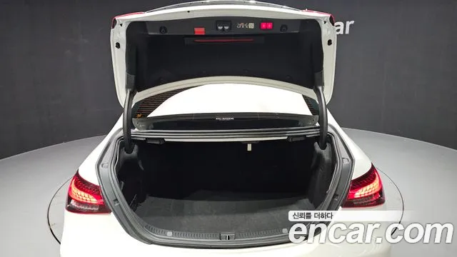 Mercedes-Benz E-Class — Фото автомобиля 20