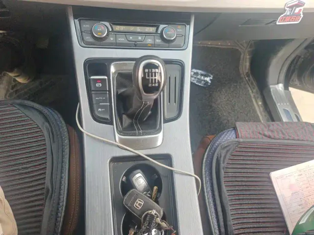 Geely Boyue — Фото автомобиля 10