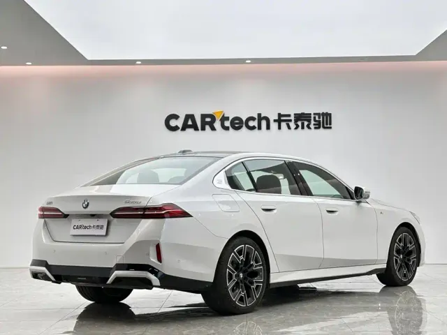 BMW 5 Series — Фото автомобиля 5