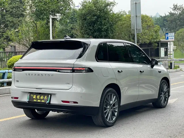 Leapmotor C10 — Фото автомобиля 8