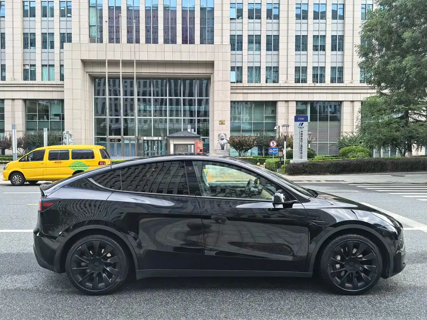 Tesla Model Y 2022 Rear-Wheel Drive Version — Фото автомобиля 6