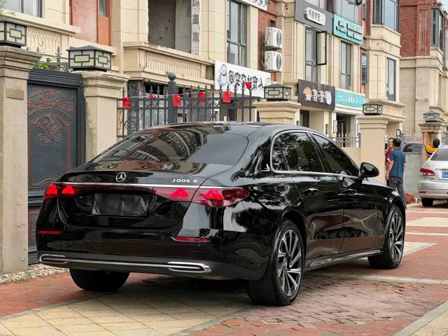 Mercedes-Benz E-Class — Фото автомобиля 7