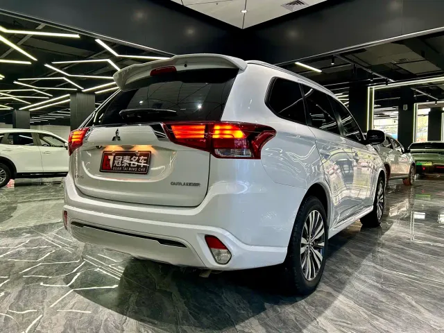 Mitsubishi Outlander — Фото автомобиля 5