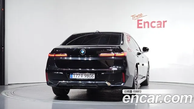 BMW 7-Series 7 серия (G70) 740i xDrive M Sport — Фото автомобиля 4