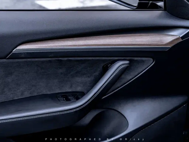 Tesla Model 3 — Фото автомобиля 10