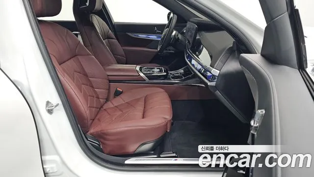 BMW 7-Series 7 серия (G70) 740i xDrive M Sport — Фото автомобиля 10