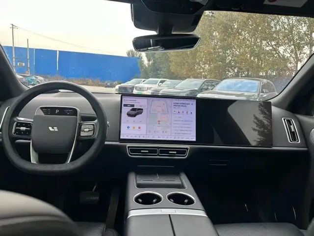 Li Auto L8 — Фото автомобиля 4