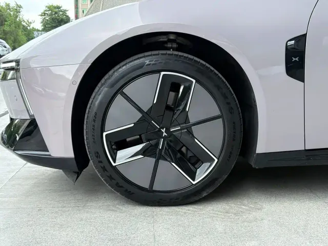 Xpeng P7 — Фото автомобиля 9