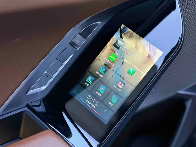 BMW i7 — Фото автомобиля 15
