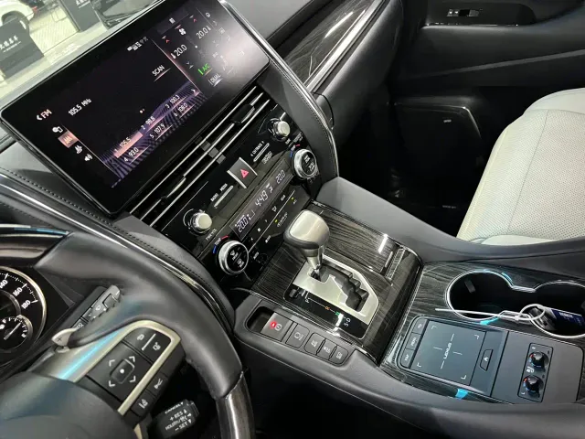 Lexus LM — Фото автомобиля 24