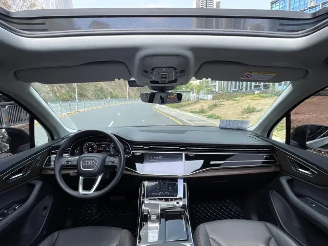 Audi Q7 — Фото автомобиля 11
