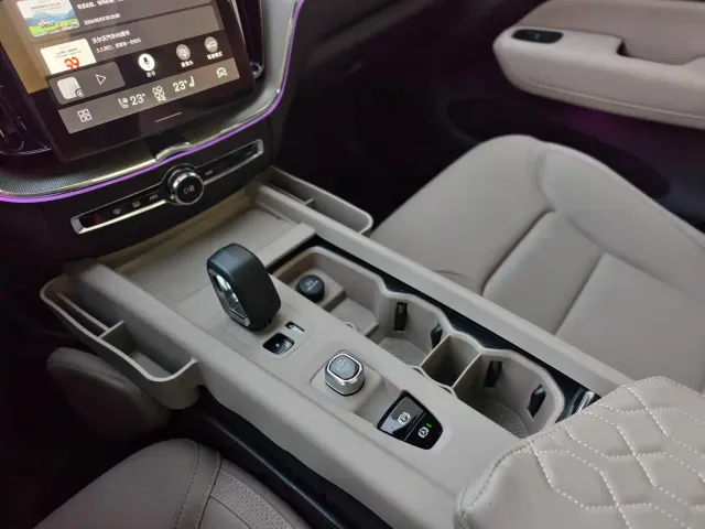 Volvo XC60 — Фото автомобиля 16