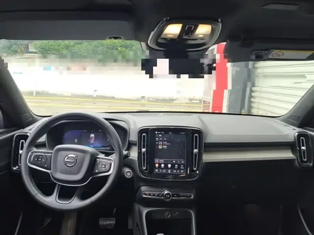 Volvo XC40 — Фото автомобиля 9