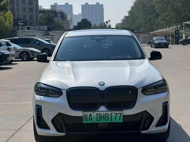 BMW iX3 — Фото автомобиля 2