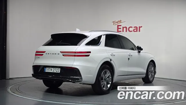 Genesis GV70 2.5T Бензин 2WD — Фото автомобиля 2