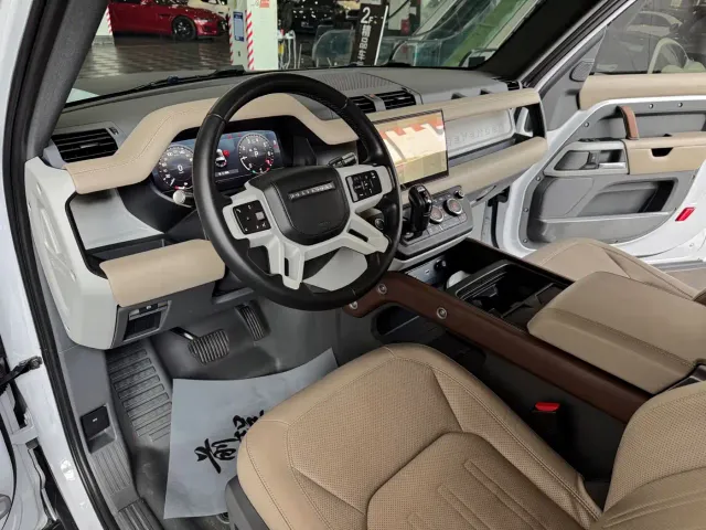 Land Rover Defender — Фото автомобиля 4