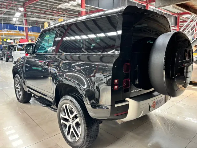 Land Rover Defender — Фото автомобиля 13