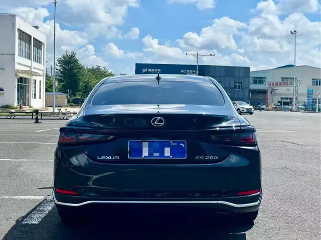 Lexus ES — Фото автомобиля 8