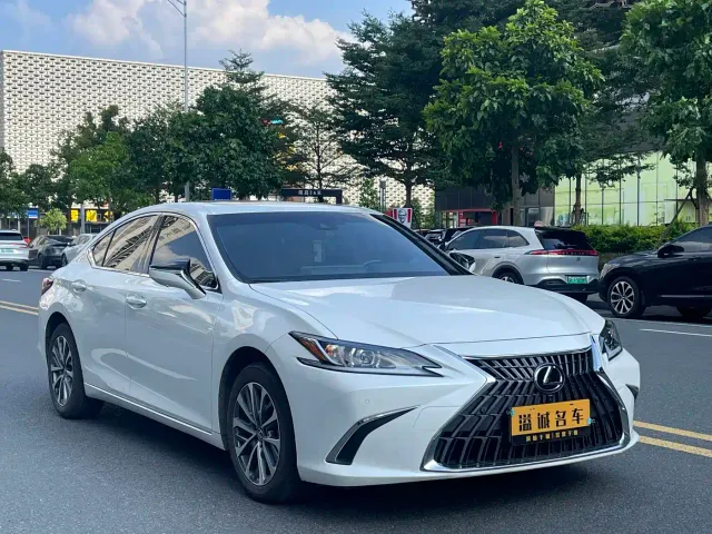 Lexus ES — Фото автомобиля 3