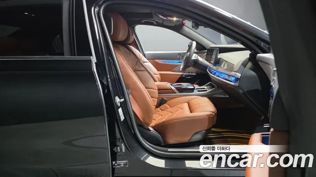BMW i7 G70 — Фото автомобиля 16