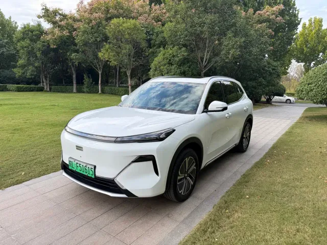 Geely Galaxy Starship 7 EM-i — Фото автомобиля 2