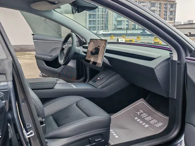 Tesla Model 3 — Фото автомобиля 16