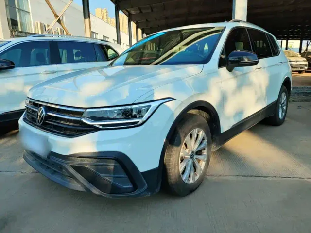 Фотография автомобиля — Volkswagen Tiguan L