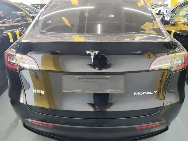 Tesla Model Y — Фото автомобиля 5