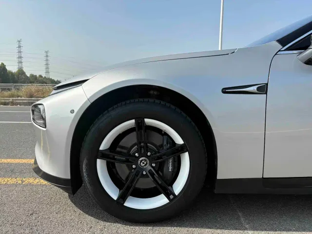 Xpeng P7 — Фото автомобиля 8