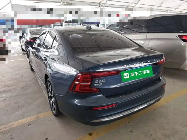 Volvo S60 — Фото автомобиля 4