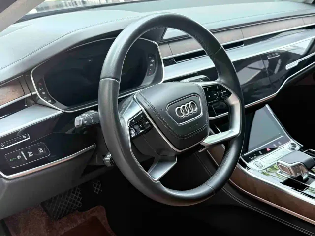Audi A8 — Фото автомобиля 16