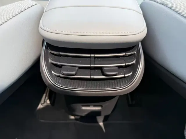 Nio ET5 Touring — Фото автомобиля 10