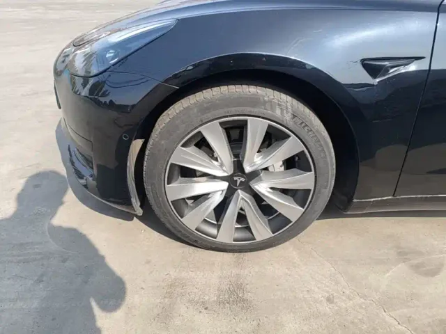 Tesla Model 3 — Фото автомобиля 22