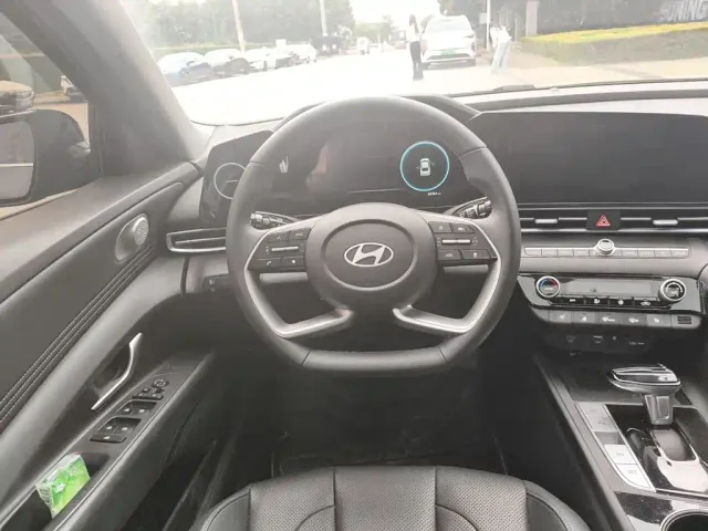 Hyundai Elantra — Фото автомобиля 6