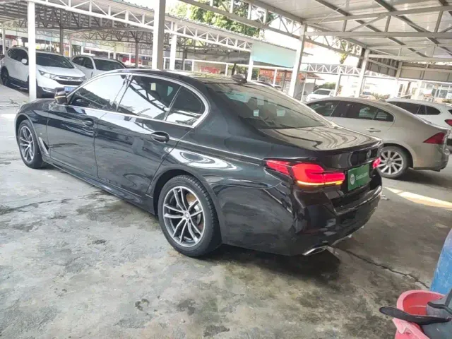 BMW 5 Series — Фото автомобиля 4
