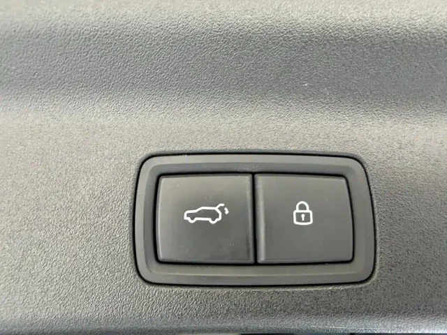 Li Auto L8 — Фото автомобиля 30