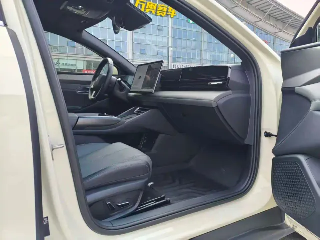 BYD Qin L — Фото автомобиля 12