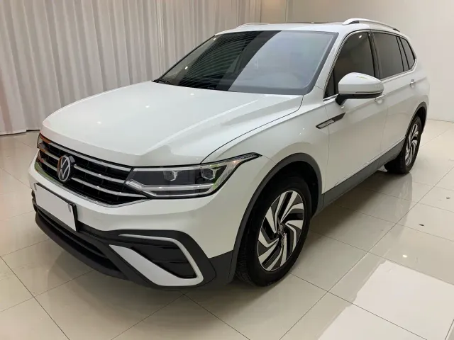 Фотография автомобиля — Volkswagen Tiguan L