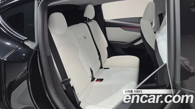 Tesla Model Y — Фото автомобиля 18