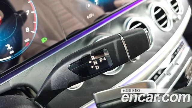 Mercedes-Benz E-Class — Фото автомобиля 9