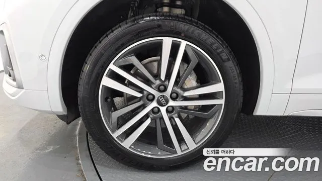 Audi Q5 45 TFSI quattro Premium — Фото автомобиля 5