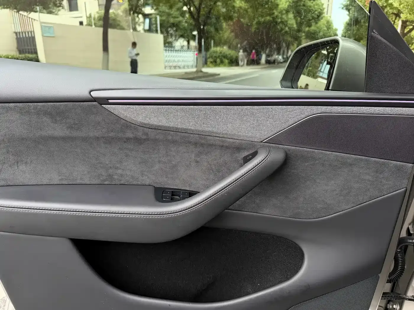Tesla Model Y L 2025 Facelift Long Range AWD — Фото автомобиля 7