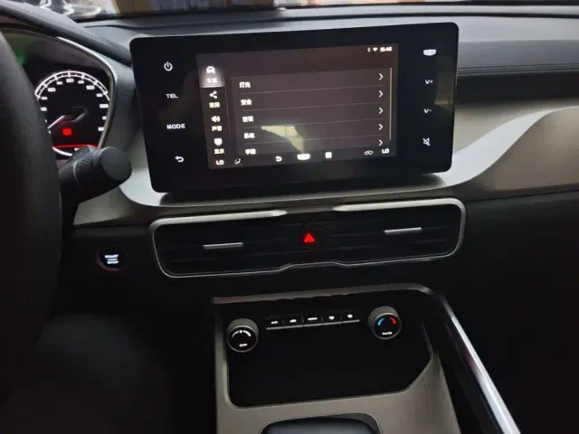 Geely Binyue — Фото автомобиля 12