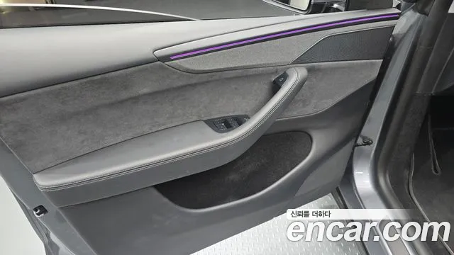Tesla Model Y — Фото автомобиля 13