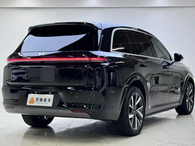 Li Auto L8 — Фото автомобиля 3