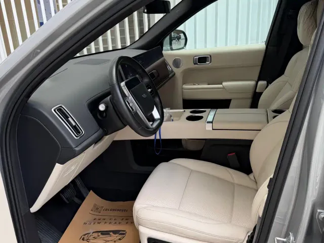 Li Auto L8 — Фото автомобиля 11