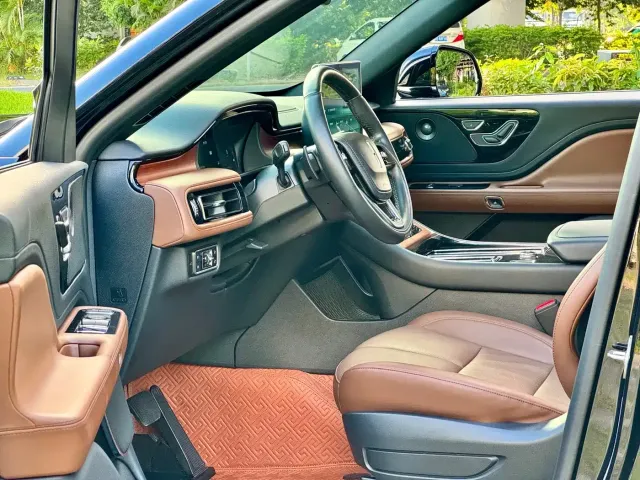Lincoln Aviator — Фото автомобиля 5