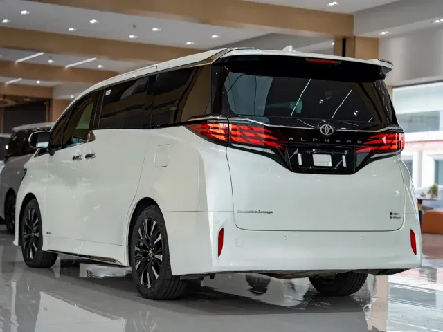 Toyota Alphard — Фото автомобиля 13