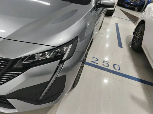 Peugeot 408 — Фото автомобиля 5